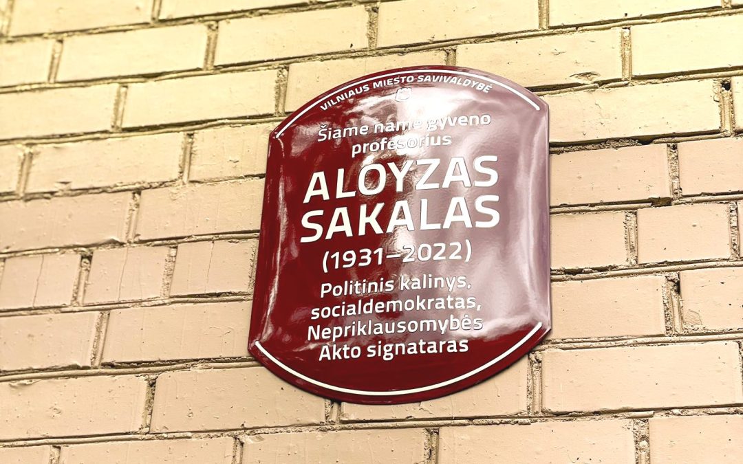 Socialdemokratai atidengė atminimo lentą Aloyzui Sakalui